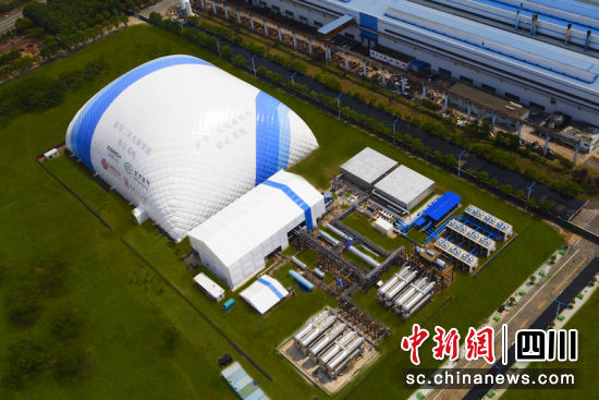 项目像一座蓝白相间的“小山”。AG尊龙登陆汽轮机 供图